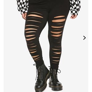 NWOT Hot Topic Shredded Leggings 4X